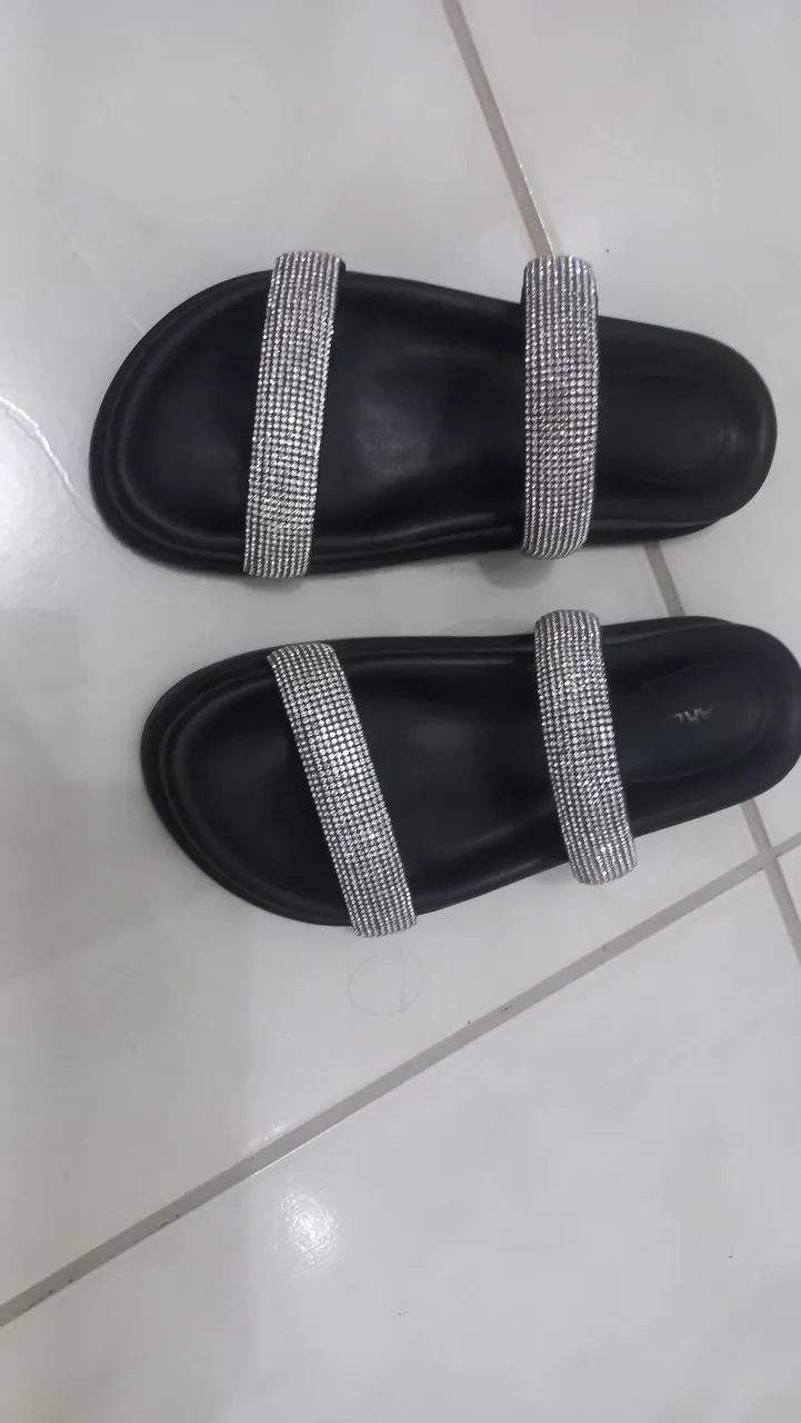 Sandália Feminina Preta com Strass - Elegância e Conforto