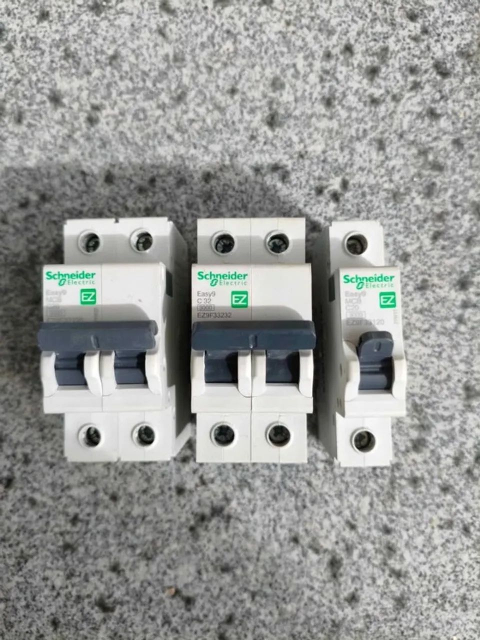 Disjuntores Schneider Easy9 - 20A e 32A - Foto 2