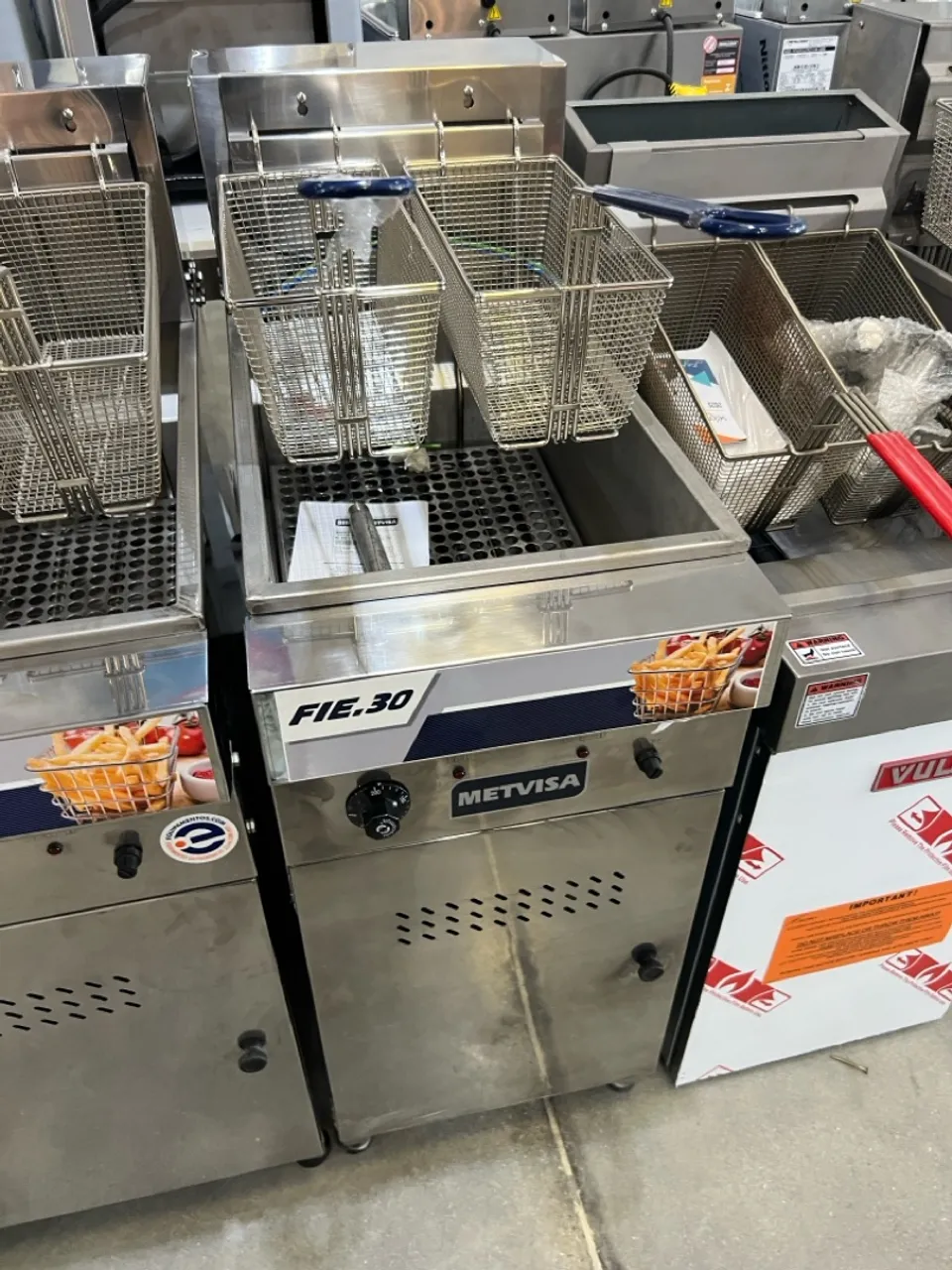 Fritadeira Industrial FIE30 água e óleo elétrica - Metvisa