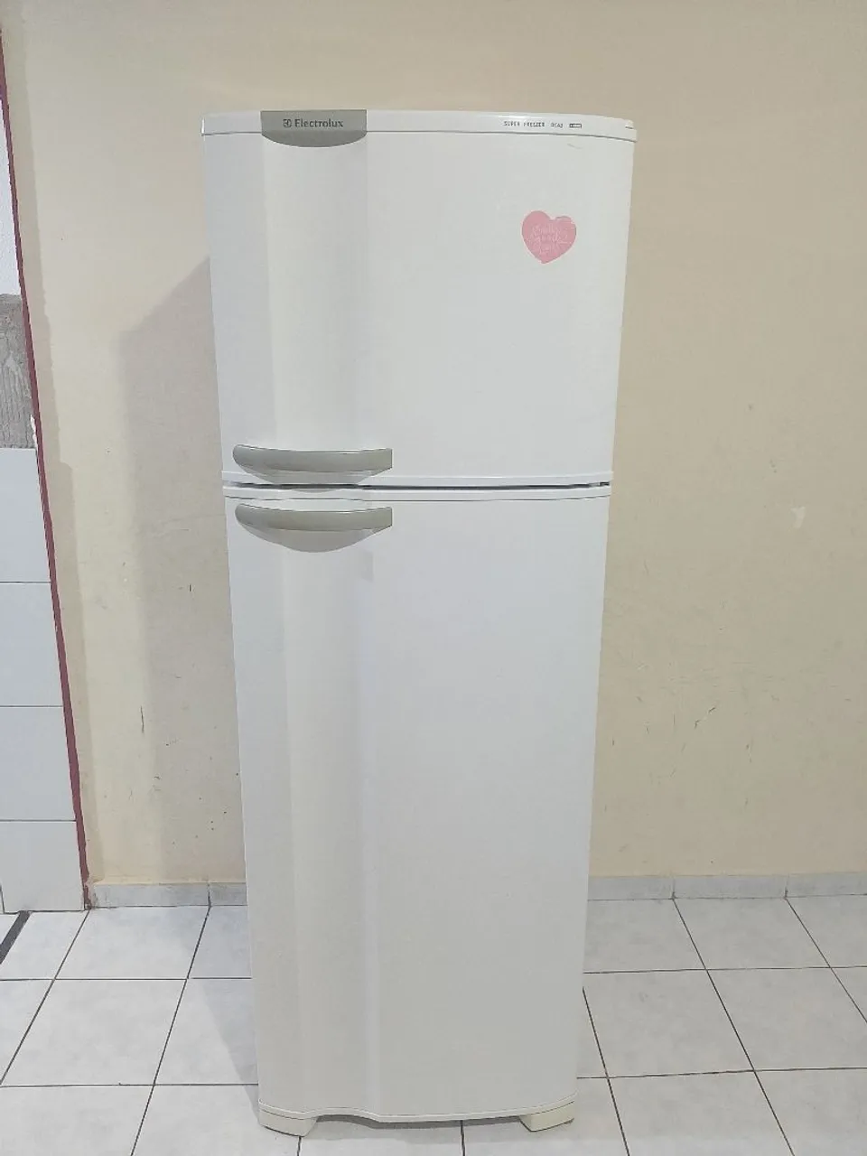 Vendo essa geladeira pra quem tem interesse em consertar