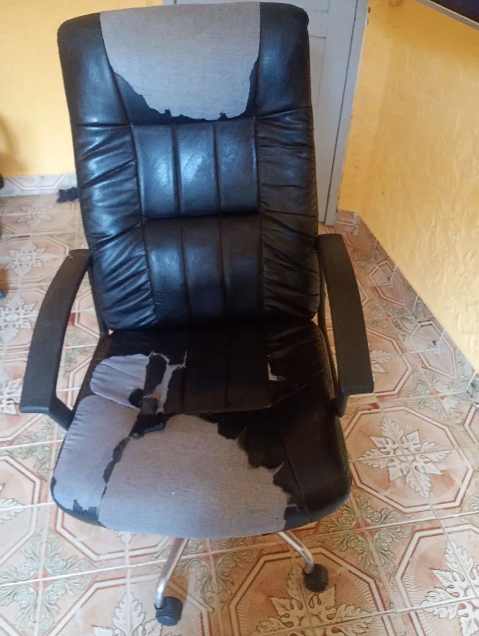 3 Cadeiras de escritório usada - Foto 2