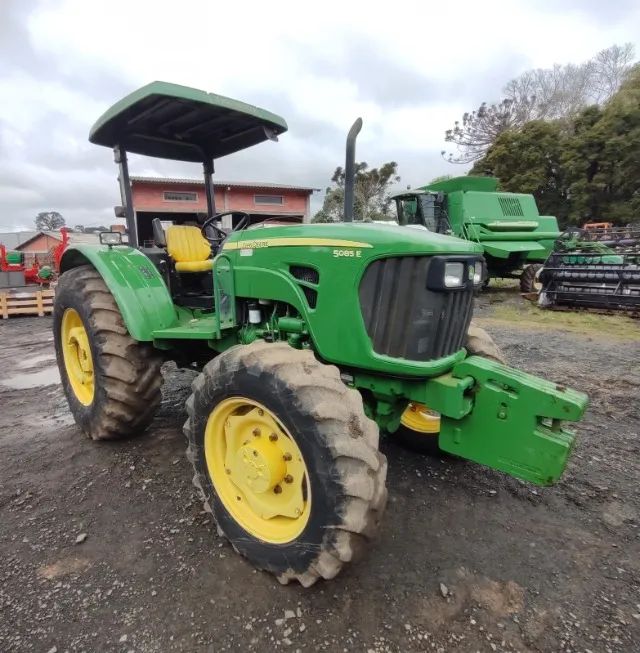 Trator John Deere - JD5085E. Fabricação 2013 - Foto 4