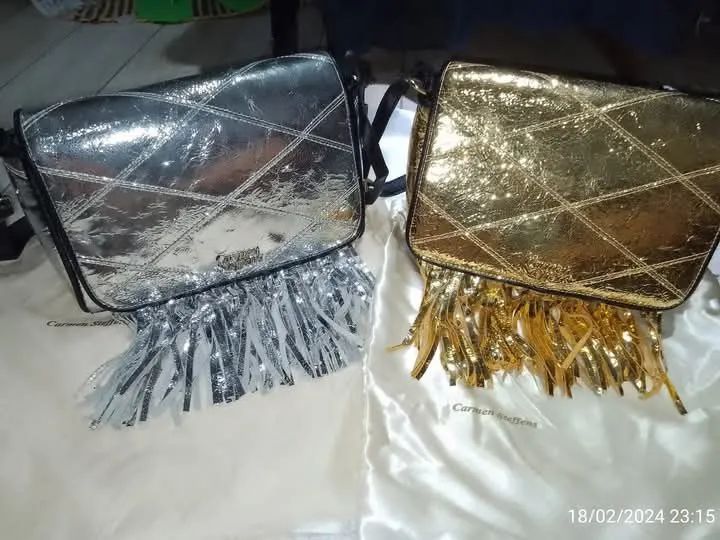Bolsa de ombro Carmen Steffens com franjas