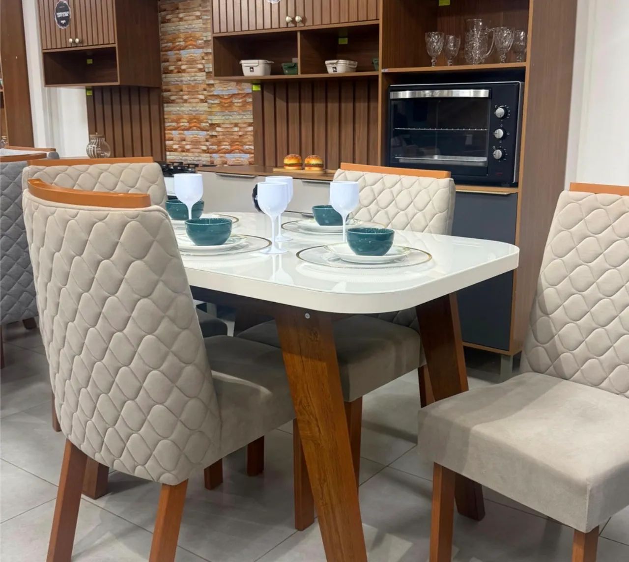Mesa com 4 cadeiras últimas unidades 