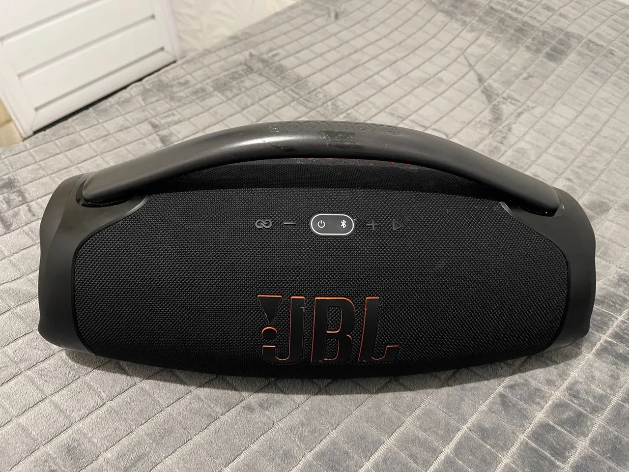 JBL Boombox - Som potente e portátil