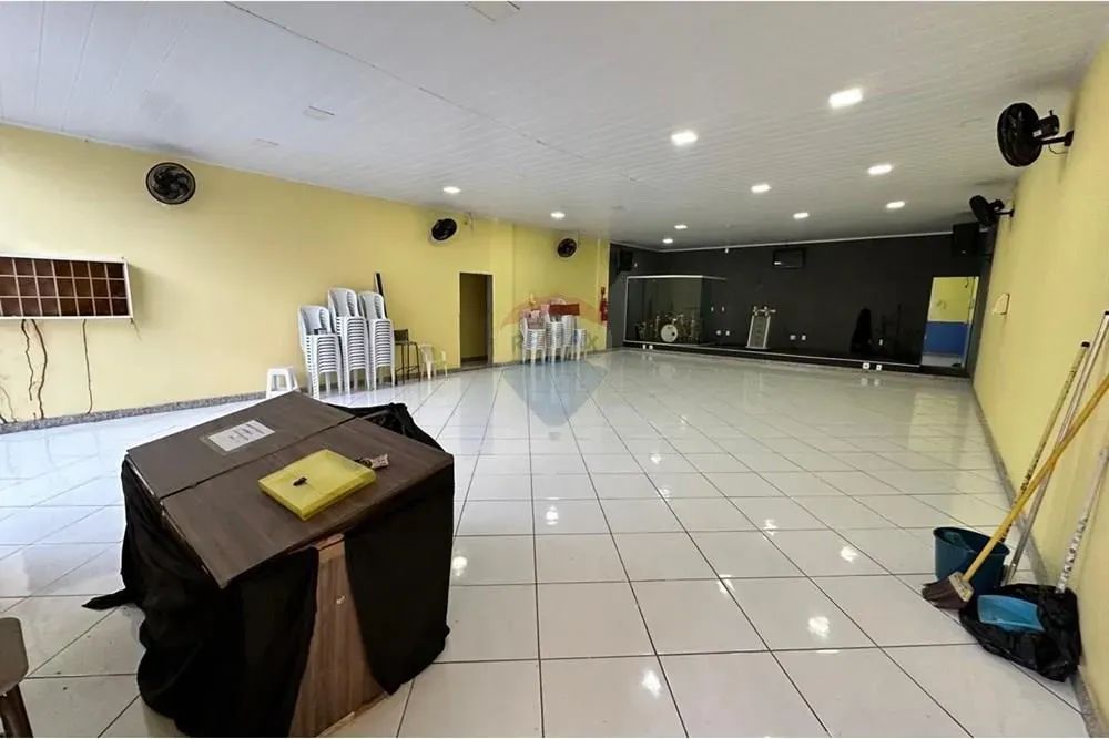 Imóvel comercial de 3 andares em Santos Dumont (antes, utilizado como Igreja)