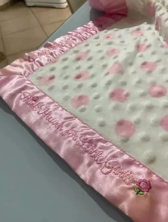 Manta de bebê bordada - importada  - Foto 3