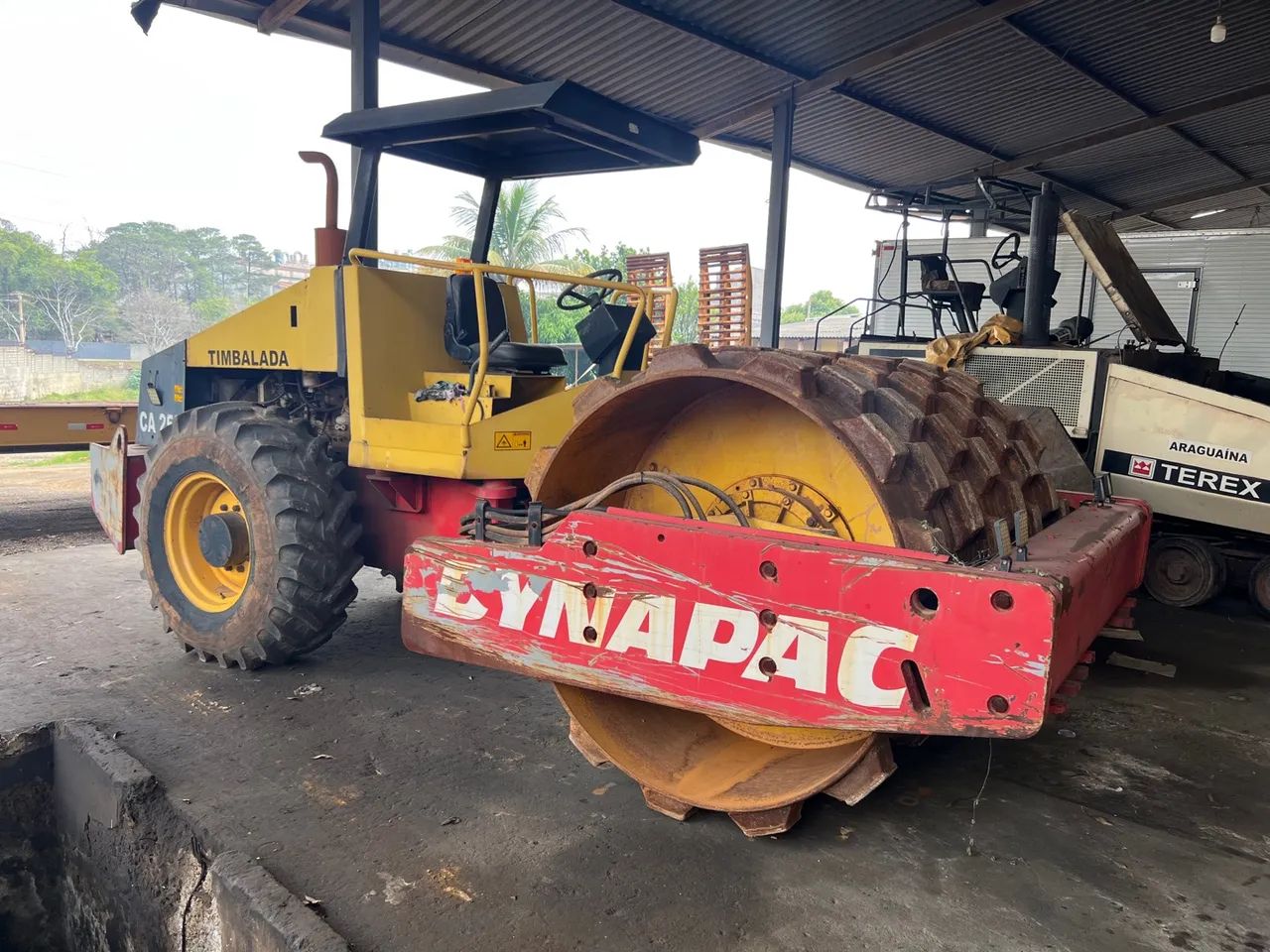 Rolo compactador Dynapac CA 25 2008 .