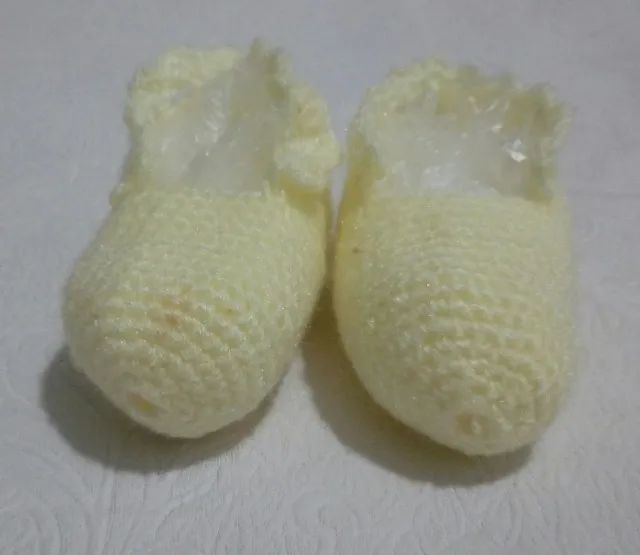 Sapatinho de bebê amarelo - Foto 2
