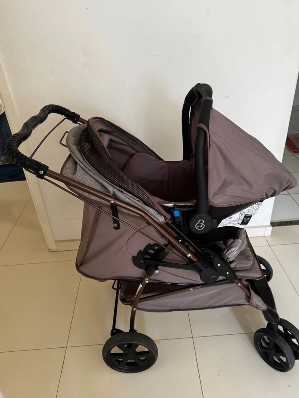 Vendo bebê conforto + carrinho Galzerano . Usado pouquíssimas vezes.  - Foto 4