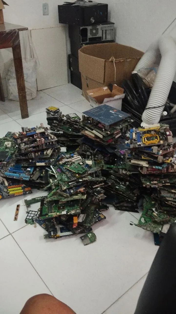 Compramos sucata de Placa mãe e informática.