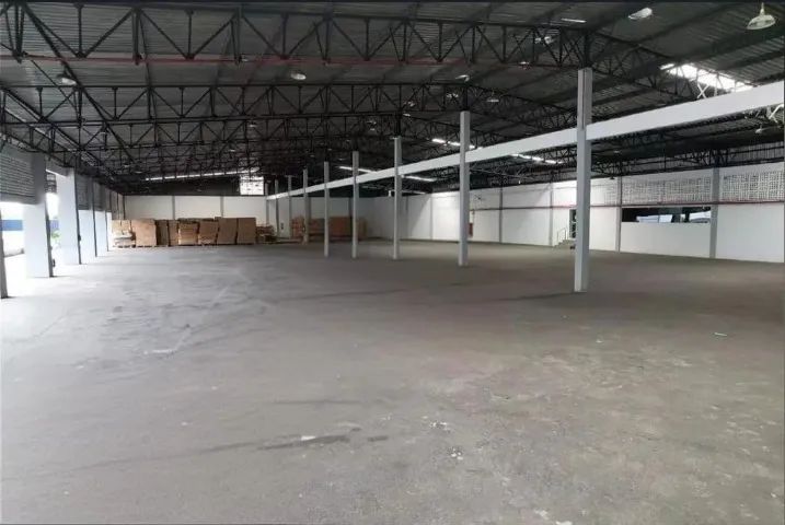 Excelente Galpão Industrial 2.700m² c/ Docas e Terreno 4.300m² / AVCB e Habit-se