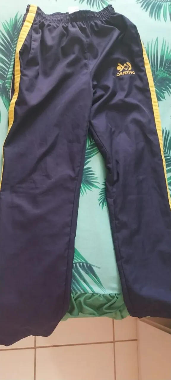 Calça semi novo do Colégio Objetivo, tamanho 12.Retirada a combinar