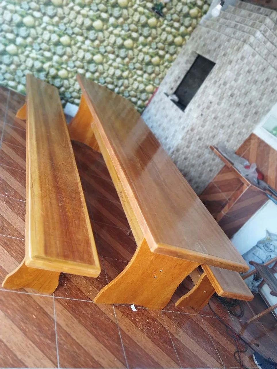Mesa de Jantar Amadeirada com Bancos e Banquinho - Foto 3