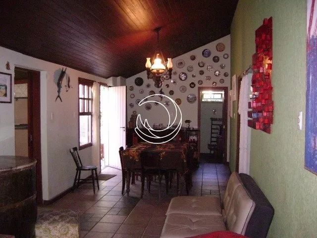 Casa Comercial de 226.5m² no bairro Sambaqui