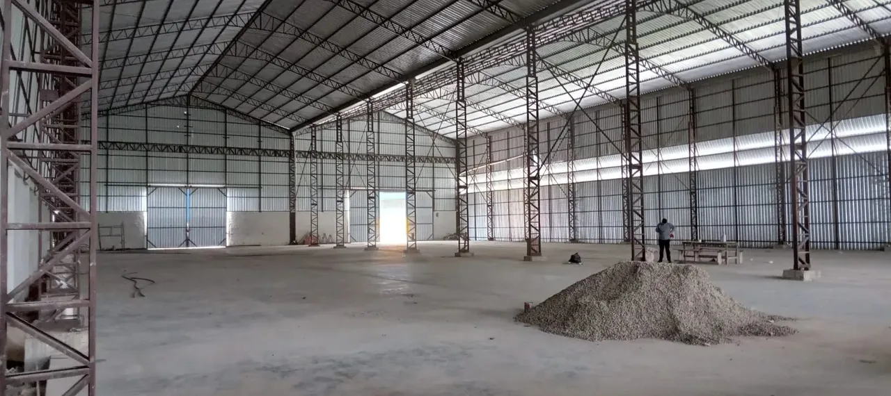 Aluga - se Galpão 2400 M2 P Torquato Tapajós!