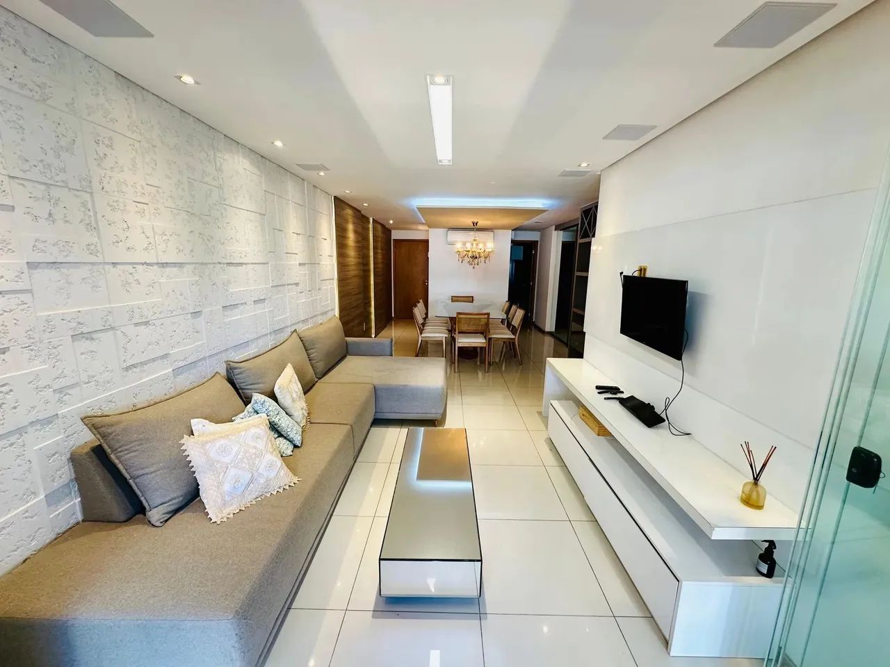 ALTO PADRÃO NA PONTA VERDE! APTO COM 133 M2, 3 SUÍTES COM MOVEIS FIXOS E ELETRODOMÉSTICOS! - Foto 5