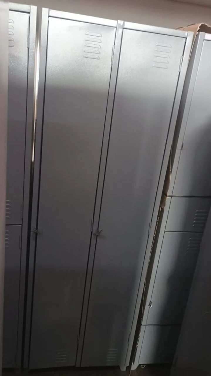 Roupeiro de aço 2 portas