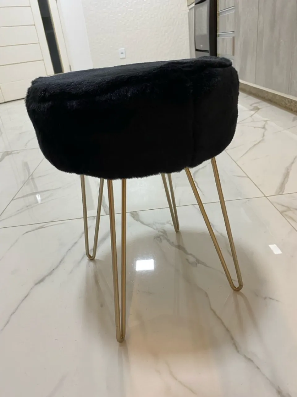 Banqueta com Assento de Pelúcia
