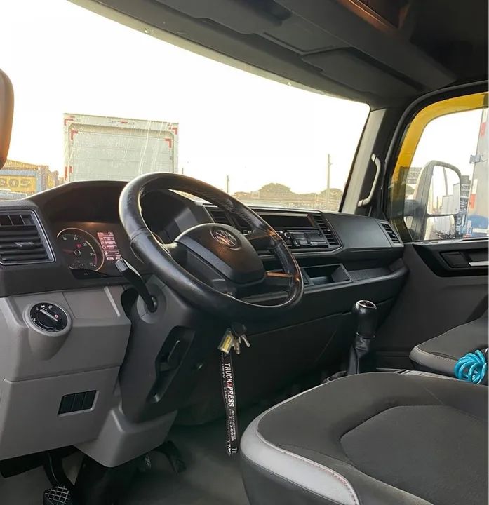 VW 11.180 baú ano 2019 - Foto 7