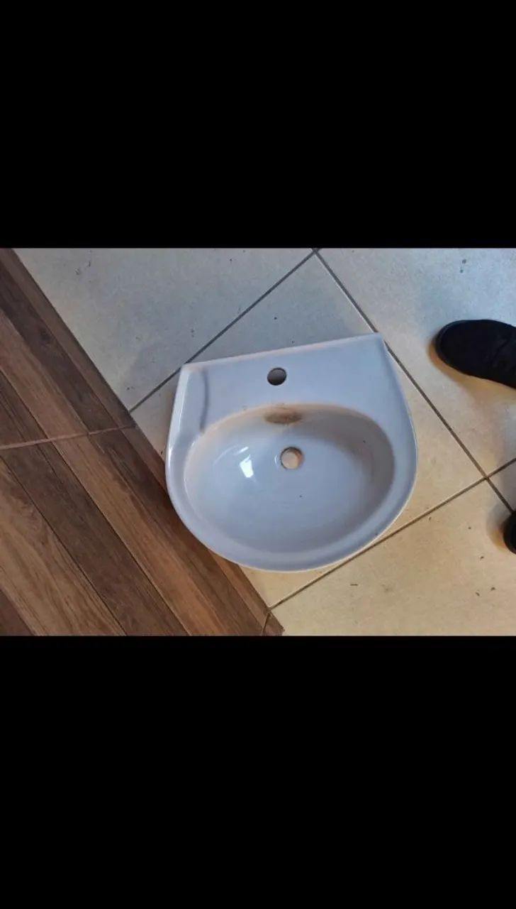 New porcelain sink.64520837179011120