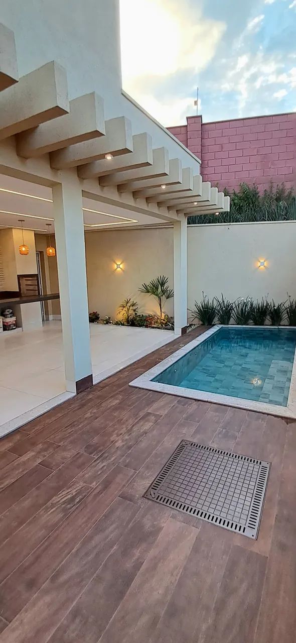 SOBRADO NOVO JARDINS SEVILHA ALTO PADRÃO 3 SUITES PLENAS VARANDA GOURMET PISCINA AQUECIDA 