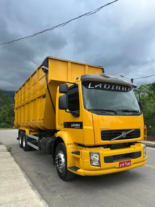 Caminhão Volvo 260 - Caçamba 2020