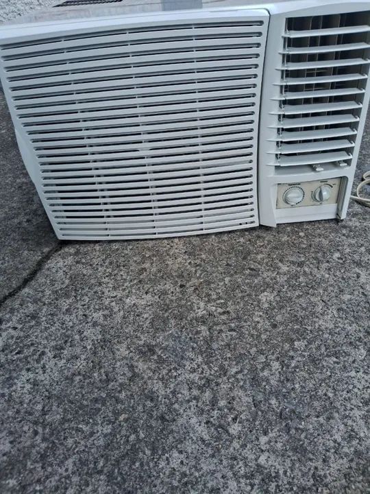 Ar condicionado 21.000 mil btus bem novo