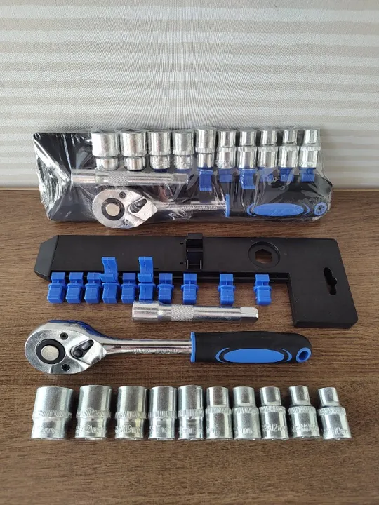 (R$ 70 no Pix ou Dinheiro) Jogo Novo Com 12pç Catraca 25cm 1/2" Soquete 10mm a 22mm