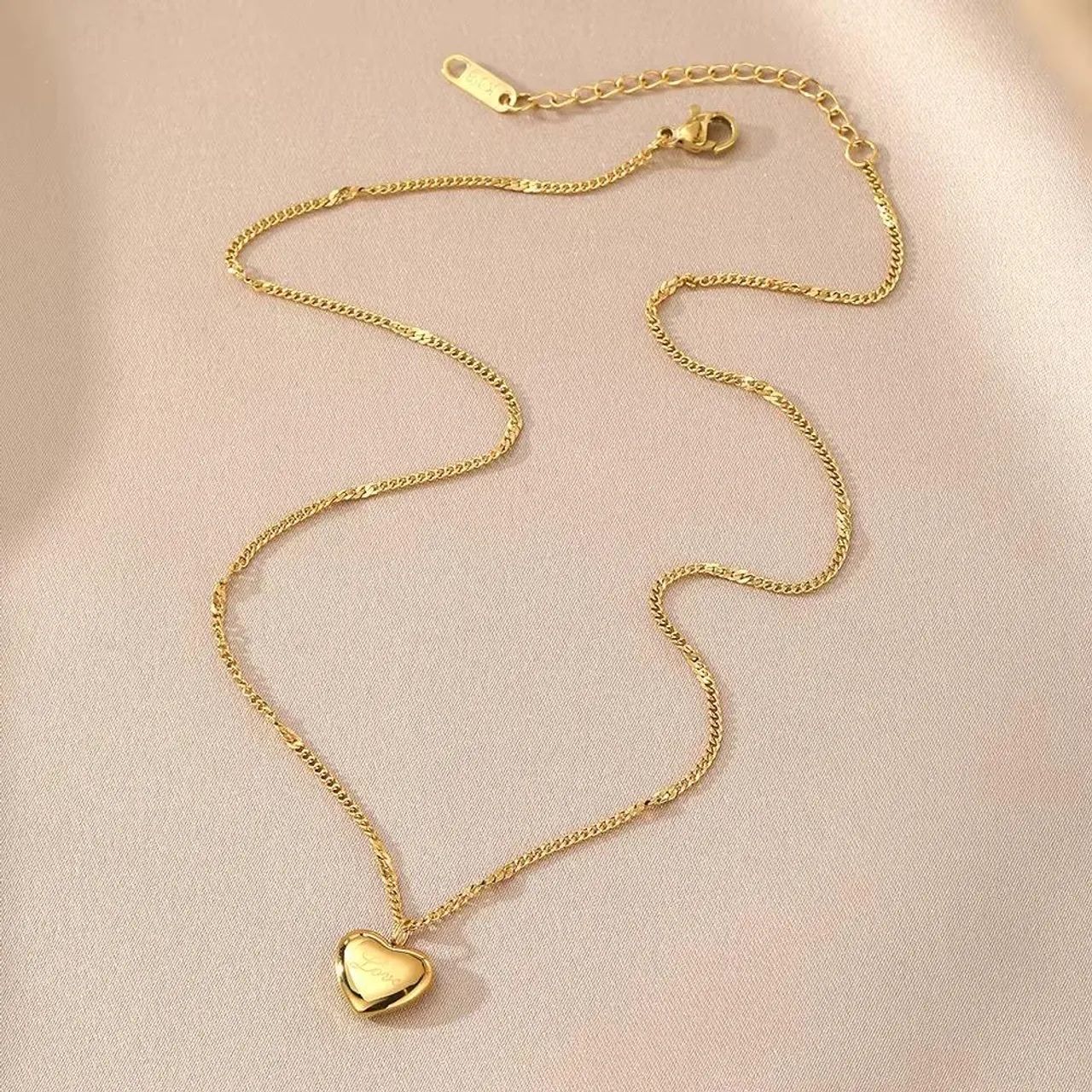 Colar Dourado Com Pingente De Coração  - Foto 4