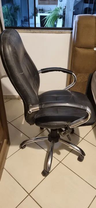 Doa-se cadeira de escritório usada - Foto 2
