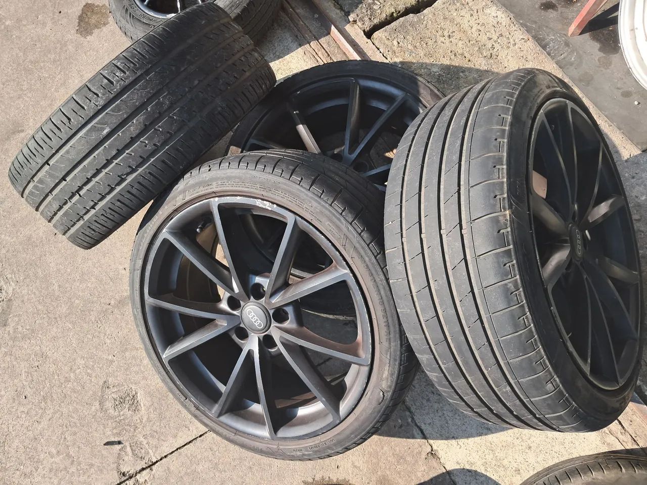 Jogo de Rodas Audi com Pneus 225 40 18 Goform jogo A1 5x100 usadas  - Foto 3