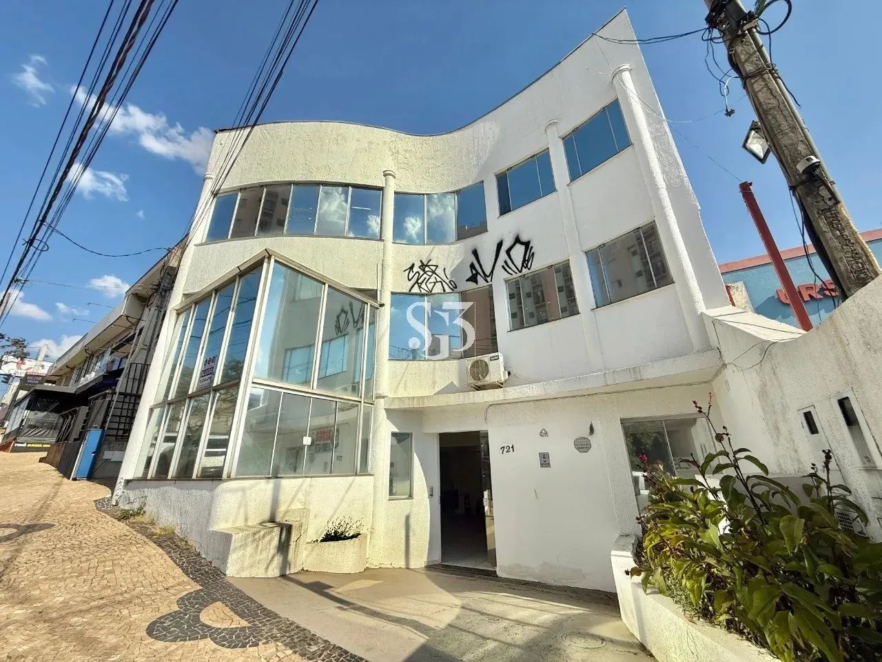 PRÉDIO COMERCIAL NA MELHOR LOCALIZAÇÃO DE VALINHOS - ALUGUEL E VENDA