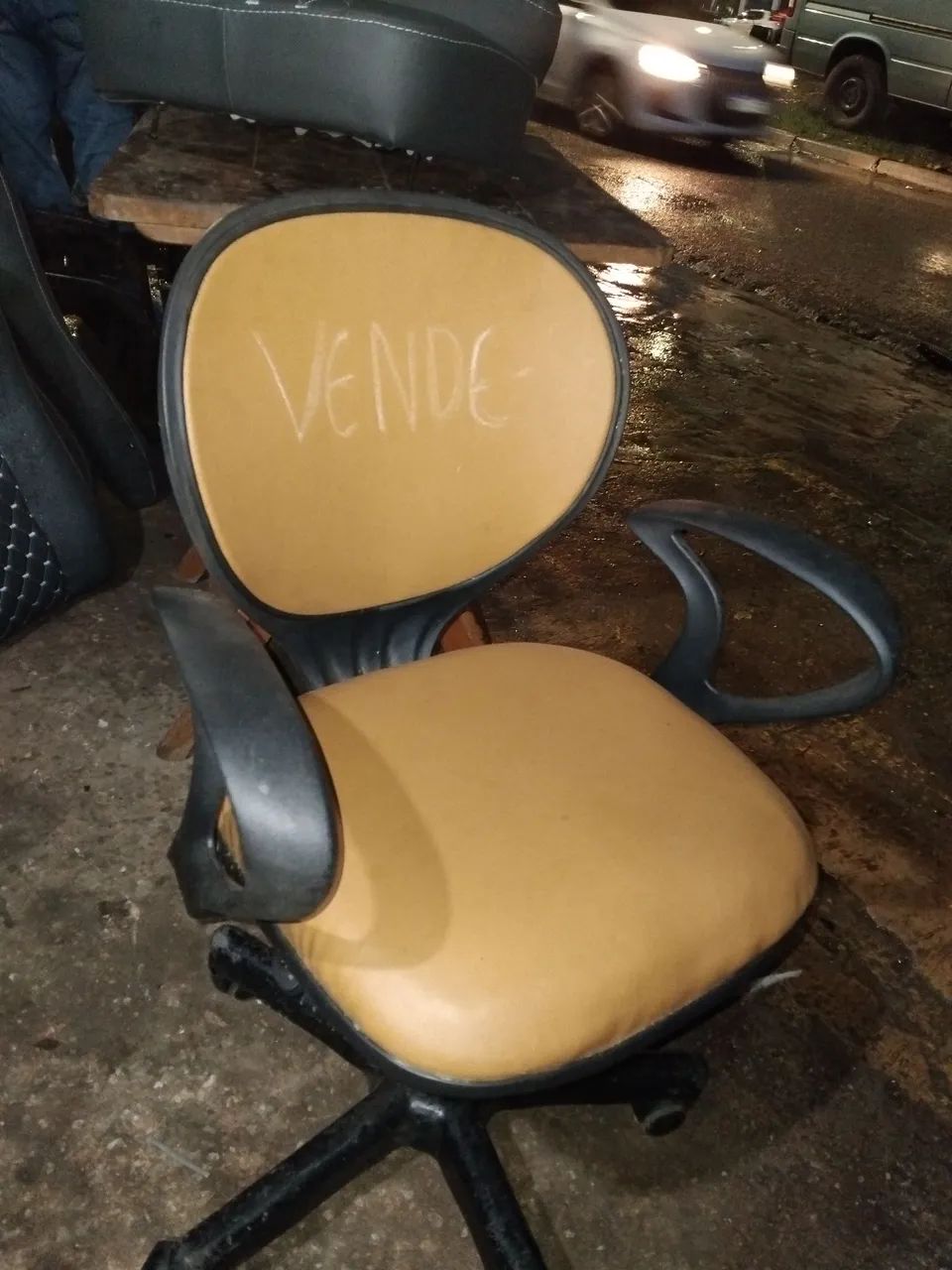 Vende-se cadeira de escritório 
