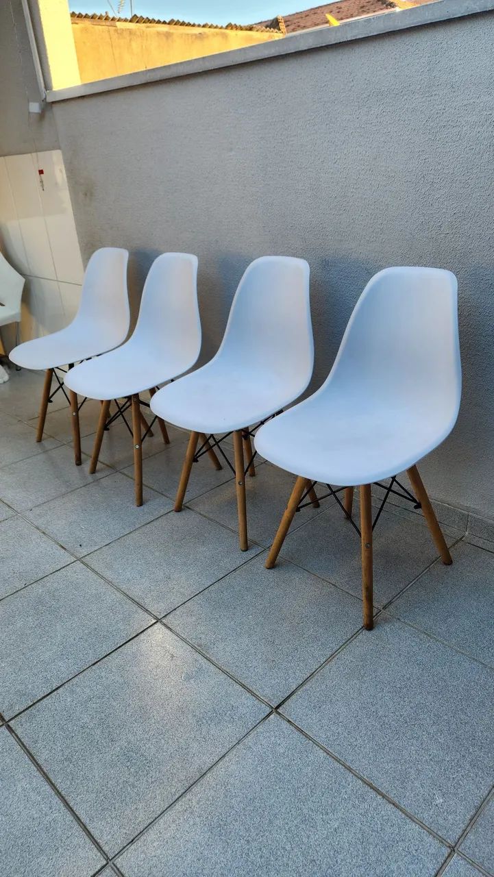 4 cadeiras eiffel brancas