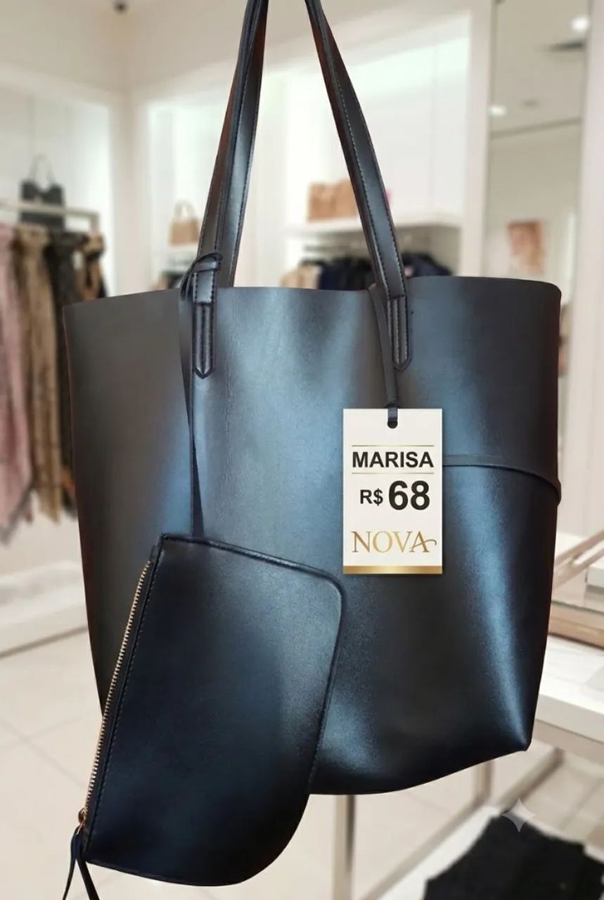 Bolsa preta com uma bolsa menor acoplada Nova.