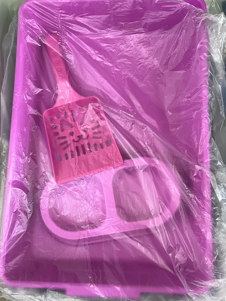 Kit com Caixa de areia, comedouro e pazinha