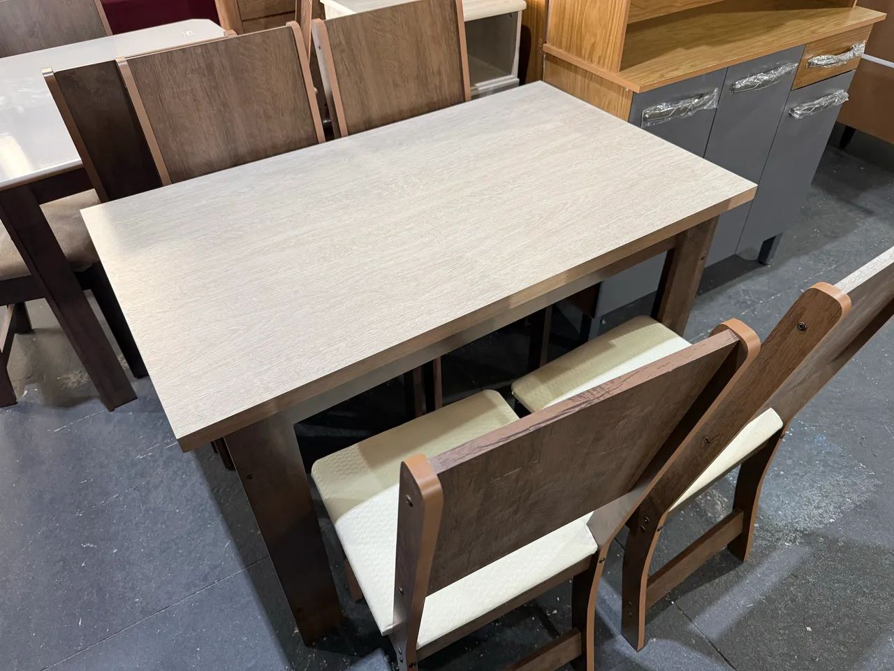 Mesa com 4 cadeiras - entregamos hoje 