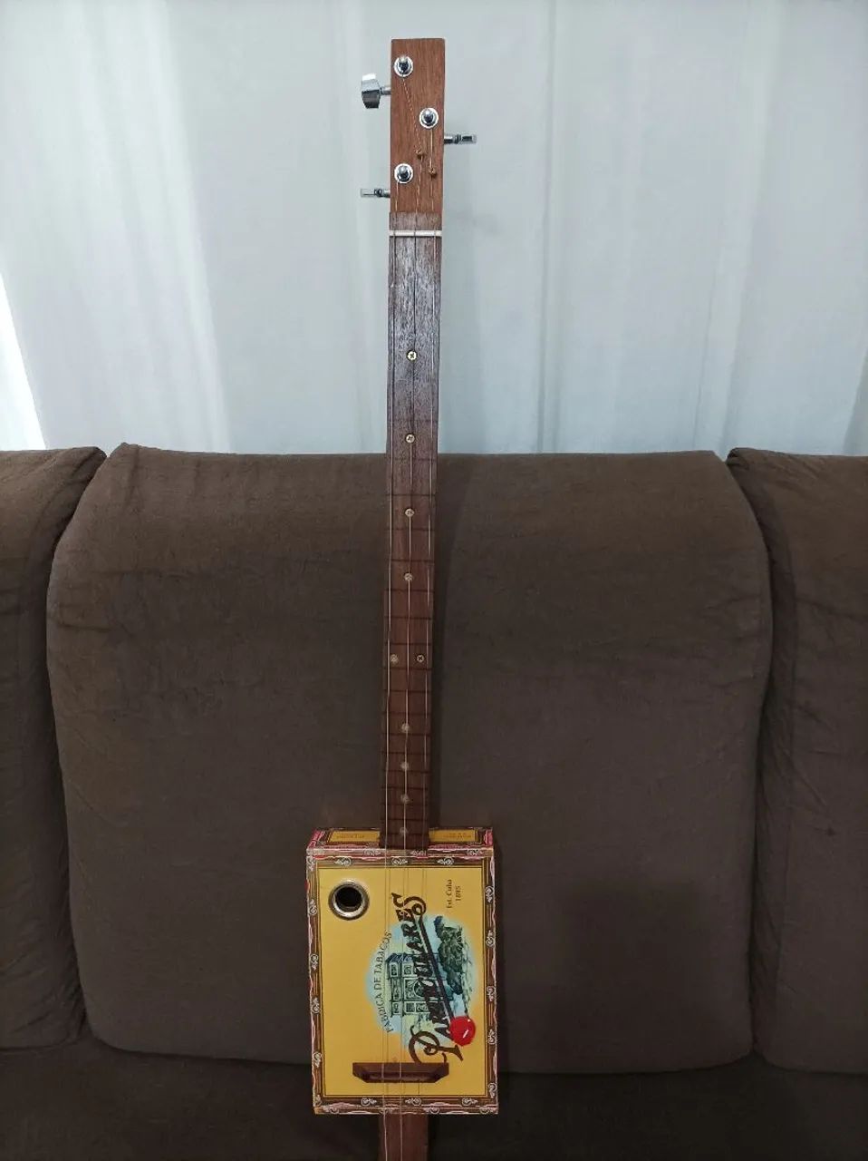 Cigar box Guzguitarsco artesanal 