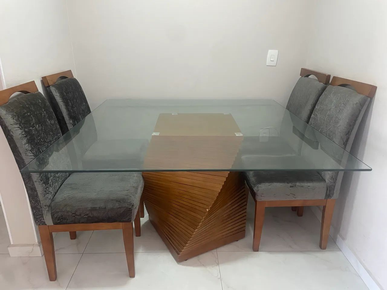 Conjunto Mesa de jantar - 6 cadeiras