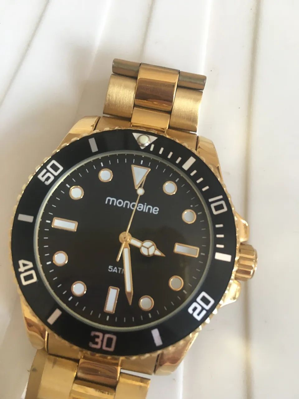 Relógio masculino dourado
