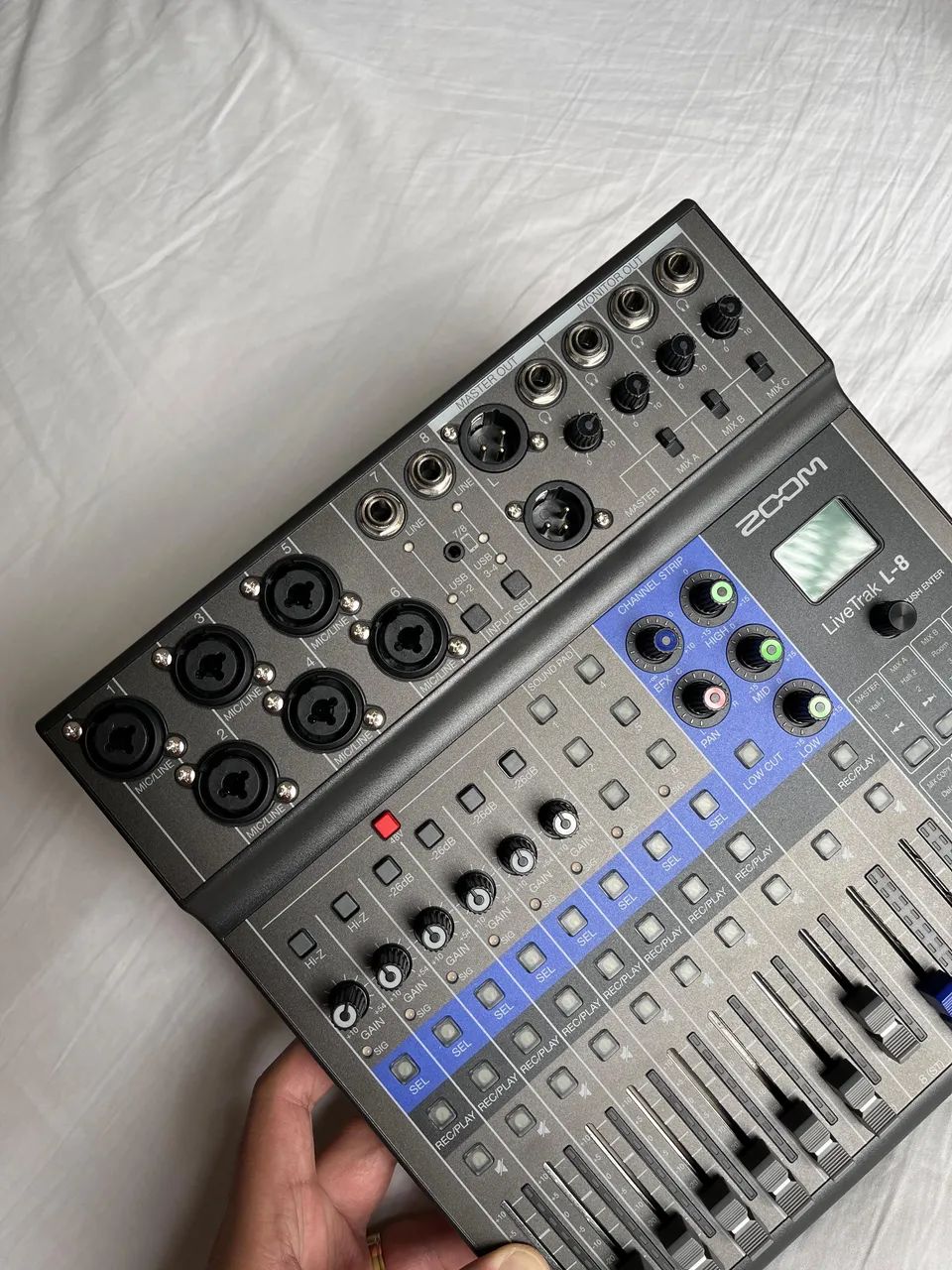 Mesa de som Zoom live track L8