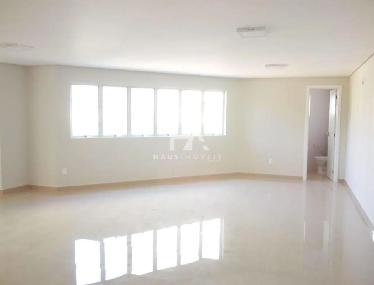 Ponto Comercial/Loja para Alugar no Centro com Área de 60 m² e Grande Potencial Comercial - Foto 4