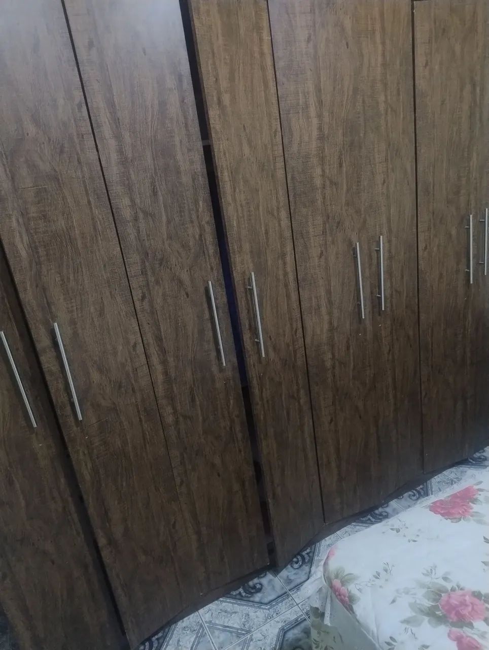 Guarda roupa de 8 portas
