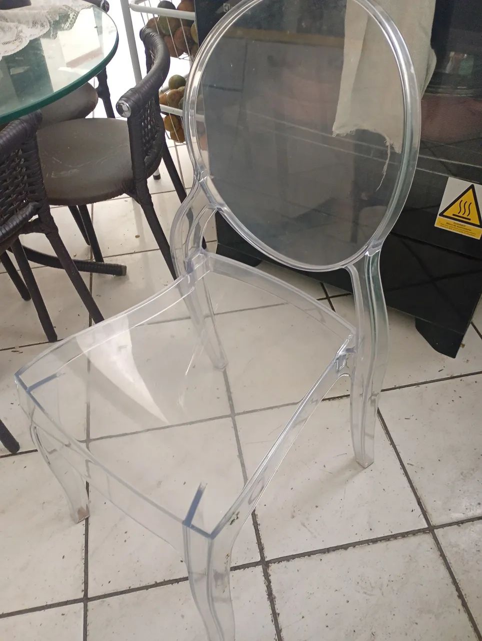 3 cadeira acrílico 
