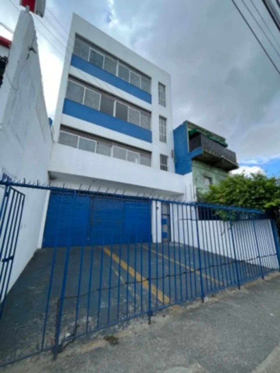 Prédio Comercial à venda na Cidade Baixa!