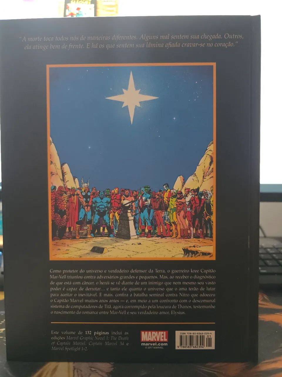 HQ Marvel A Morte do Capitão Marvel (USADO) - Foto 2