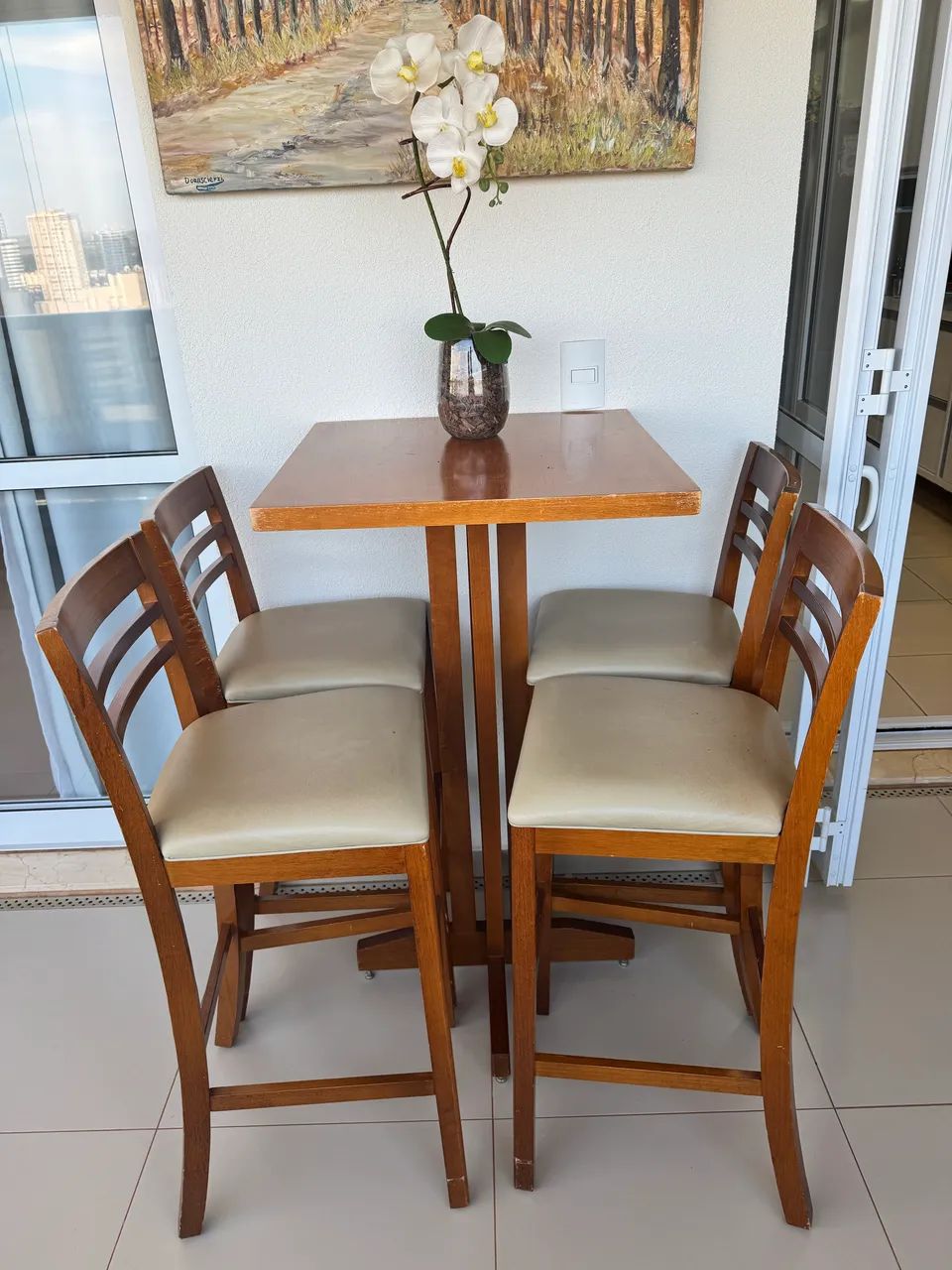 Mesa alta bistrô com 4 banquetas 