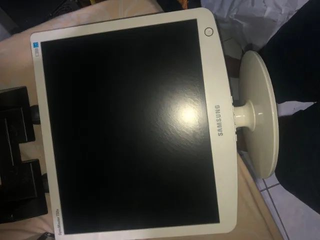 Lote 3 Monitores Samsung e AOC - Ligam, com Defeito - Foto 3