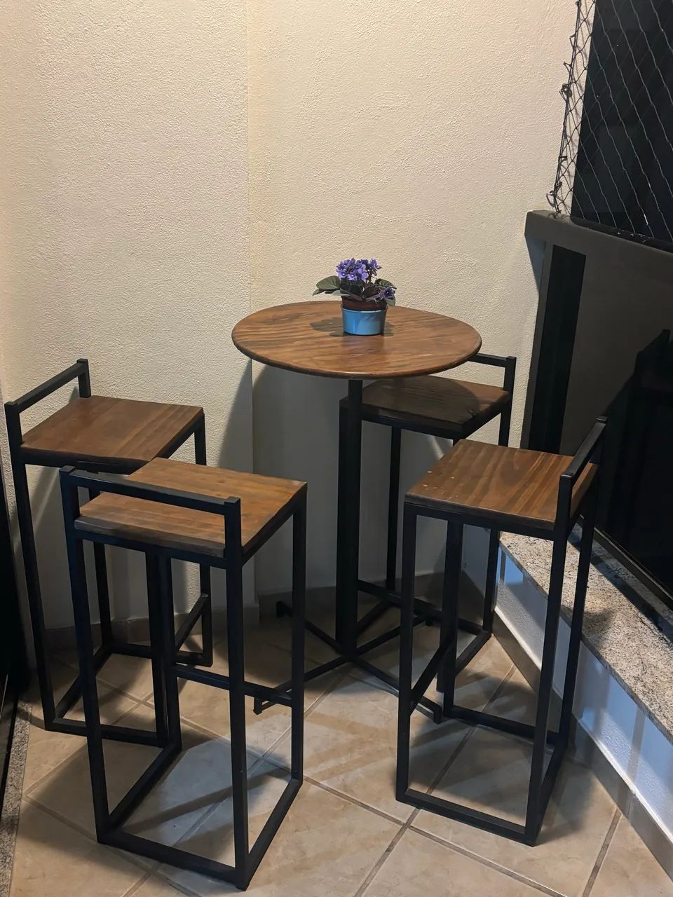 Bistrô com 4 banquetas  - Foto 2